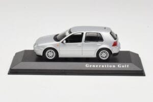Volkswagen Golf Mk4 リフレックスシルバー Minichamps 1:43 4527111022 メタル