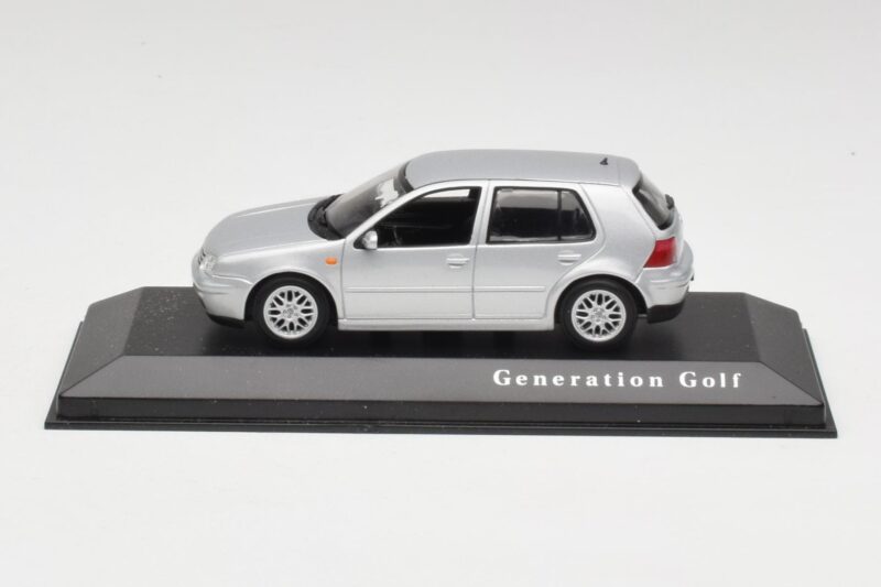 Volkswagen Golf Mk4 リフレックスシルバー Minichamps 1:43 4527111022 メタル