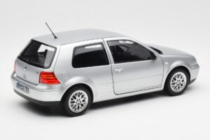Volkswagen Golf Mk5 GTI シルバー Norev 1:18 188570 メタル - 画像 3/8