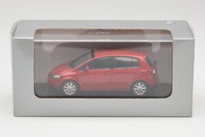 Volkswagen Golf Plus トルネードレッド Minichamps 1:43 821911110 メタル - 画像 4/4