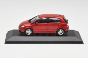Volkswagen Golf Plus トルネードレッド Minichamps 1:43 821911110 メタル