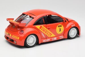 Volkswagen New Beetle Cup Bburago 1:18 3329 メタル - 画像 3/8