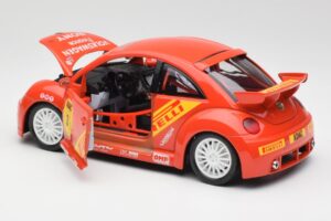 Volkswagen New Beetle Cup Bburago 1:18 3329 メタル - 画像 5/8
