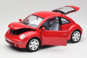 Volkswagen New Beetle レッド Bburago 1:18 3342 メタル - 画像 2/8