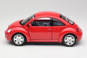 Volkswagen New Beetle レッド Bburago 1:18 3342 メタル - 画像 4/8