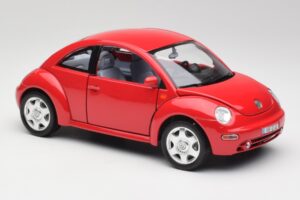 Volkswagen New Beetle レッド Bburago 1:18 3342 メタル - 画像 6/8