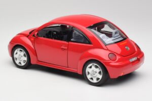 Volkswagen New Beetle レッド Bburago 1:18 3342 メタル - 画像 7/8