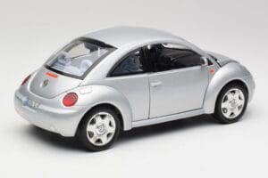 Volkswagen New Beetle リフレックスシルバーメタリック Bburago 1:18 3322 メタル - 画像 3/8