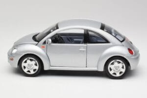 Volkswagen New Beetle リフレックスシルバーメタリック Bburago 1:18 3322 メタル - 画像 4/8
