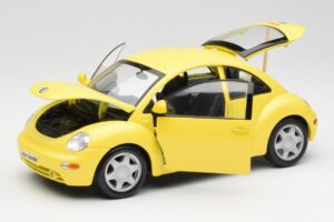 Volkswagen New Beetle イエロー Maisto 1:18 37800-M4 メタル - 画像 2/8