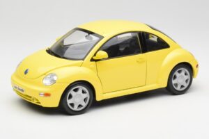 Volkswagen New Beetle イエロー Maisto 1:18 37800-M4 メタル