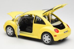 Volkswagen New Beetle イエロー Maisto 1:18 37800-M4 メタル - 画像 5/8