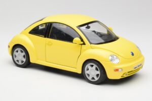 Volkswagen New Beetle イエロー Maisto 1:18 37800-M4 メタル - 画像 6/8