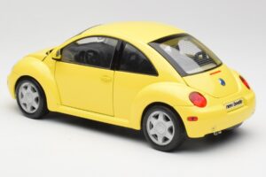 Volkswagen New Beetle イエロー Maisto 1:18 37800-M4 メタル - 画像 7/8