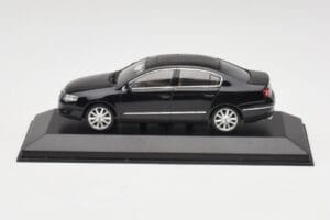 Volkswagen Passat B6 Sedan Shadow ブルー Metallic Minichamps 1:43 PASSAT001 メタル