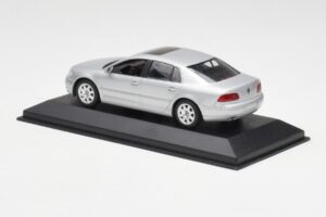 Volkswagen Phaeton シルバー Minichamps 1:43 3D0099300A メタル - 画像 3/4