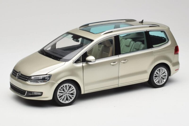 Volkswagen Sharan 7N リフレックス シルバー メタリック Minichamps 1:18 110051002 メタル