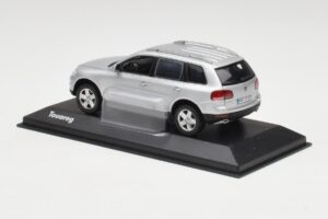 Volkswagen Touareg Reflex シルバー Minichamps 1:43 68625 メタル - 画像 3/4