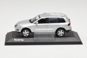 Volkswagen Touareg Reflex シルバー Minichamps 1:43 68625 メタル