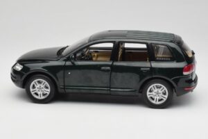 Volkswagen Touareg V10 TDI Canyon Green Bburago 1:18 34911-V1 メタル - 画像 4/8