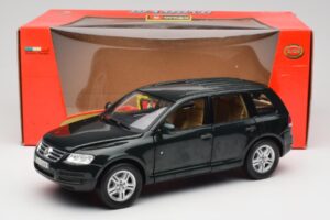 Volkswagen Touareg V10 TDI Canyon Green Bburago 1:18 34911-V1 メタル - 画像 8/8