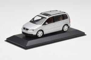 Volkswagen Touran Reflex シルバー Minichamps 1:43 TOURAN001 メタル - 画像 2/4
