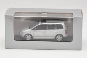 Volkswagen Touran Reflex シルバー Minichamps 1:43 TOURAN001 メタル - 画像 4/4