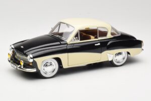 Wartburg 311 クーペ ブラック & ベージュ Revell 1:18 8419 メタル