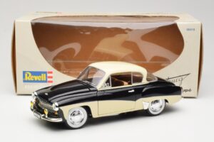 Wartburg 311 クーペ ブラック & ベージュ Revell 1:18 08419 メタル - 画像 8/8