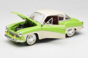 Wartburg 313 パステルグリーン オーバー ベージュ Revell 1:18 9018 メタル - 画像 2/8