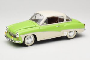Wartburg 313 パステルグリーン オーバー ベージュ Revell 1:18 9018 メタル