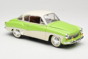 Wartburg 313 パステルグリーン オーバー ベージュ Revell 1:18 9018 メタル - 画像 6/8