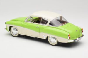 Wartburg 313 パステルグリーン オーバー ベージュ Revell 1:18 9018 メタル - 画像 7/8