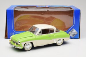 Wartburg 313 パステルグリーン オーバー ベージュ Revell 1:18 9018 メタル - 画像 8/8