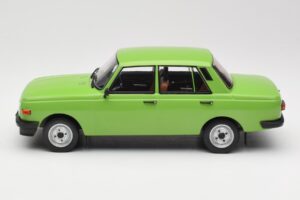 Wartburg 353 グリーン MCG 1:18 MCG18062 メタル - 画像 3/6