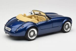 Wiesmann Roadster MF3 ブルー Revell 1:18 08861 メタル - 画像 3/8