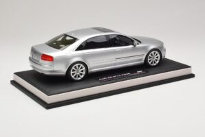 Audi A8 D3 W12 Ice Silver Metallic MotorHelix 1:18 MH030ISM レジン - 画像 3/7