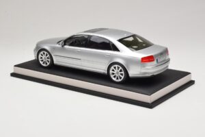 Audi A8 D3 W12 Ice Silver Metallic MotorHelix 1:18 MH030ISM レジン - 画像 5/7