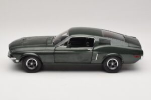 Ford Mustang GT Bullitt スティーブ・マックイーン フィギュア付き Greenlight 1:18 12885 メタル - 画像 4/8