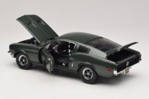 Ford Mustang GT Bullitt スティーブ・マックイーン フィギュア付き Greenlight 1:18 12885 メタル - 画像 5/8