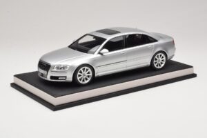 Audi A8 D3 W12 Ice Silver Metallic MotorHelix 1:18 MH030ISM レジン - 画像 2/7