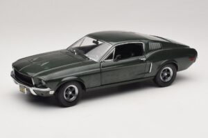 Ford Mustang GT Bullitt スティーブ・マックイーン フィギュア付き Greenlight 1:18 12885 メタル