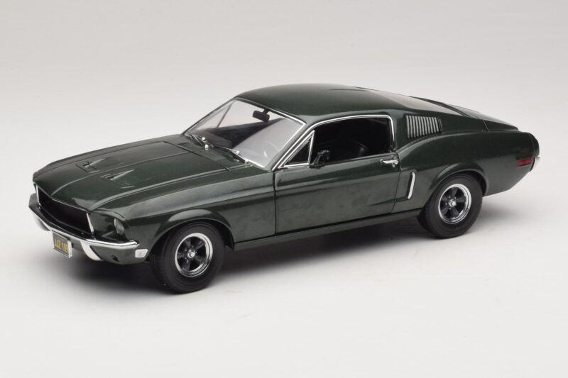 Ford Mustang GT Bullitt スティーブ・マックイーン フィギュア付き Greenlight 1:18 12885 メタル
