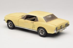 Ford Mustang Coupe イエロー The Walking Dead Greenlight 1:18 12958 メタル - 画像 7/8
