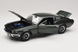 Ford Mustang GT Bullitt スティーブ・マックイーン フィギュア付き Greenlight 1:18 12885 メタル - 画像 2/8