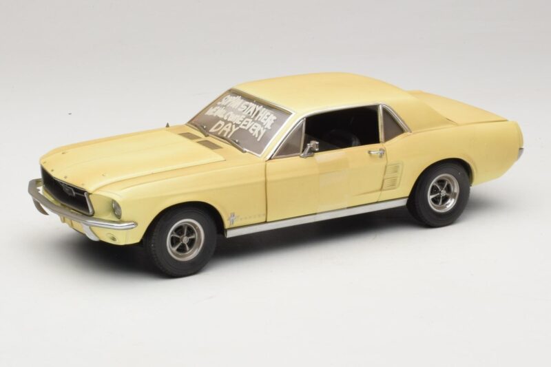 Ford Mustang Coupe イエロー The Walking Dead Greenlight 1:18 12958 メタル
