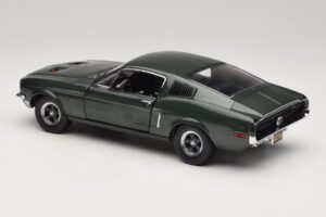 Ford Mustang GT Bullitt スティーブ・マックイーン フィギュア付き Greenlight 1:18 12885 メタル - 画像 7/8