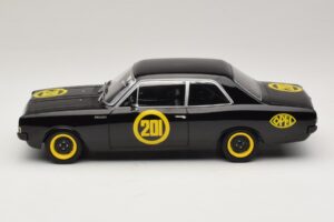 Opel Rekord C #201 Black Widow MCG 1:18 MCG18560 メタル - 画像 3/6