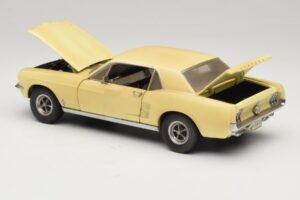 Ford Mustang Coupe イエロー The Walking Dead Greenlight 1:18 12958 メタル - 画像 5/8