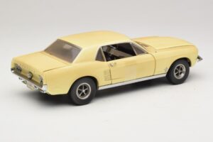 Ford Mustang Coupe イエロー The Walking Dead Greenlight 1:18 12958 メタル - 画像 3/8